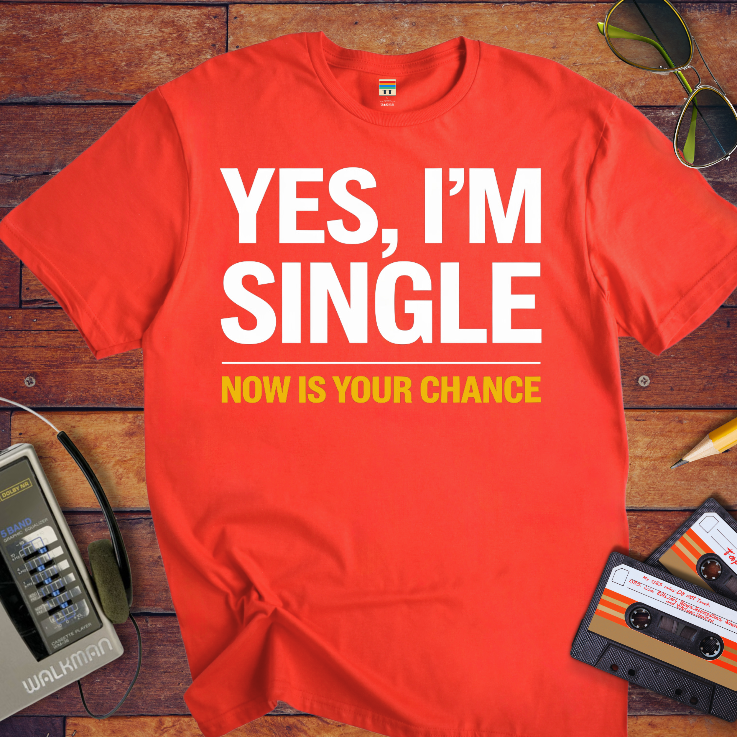 'Yes, I'm single' Funny T-Shirt