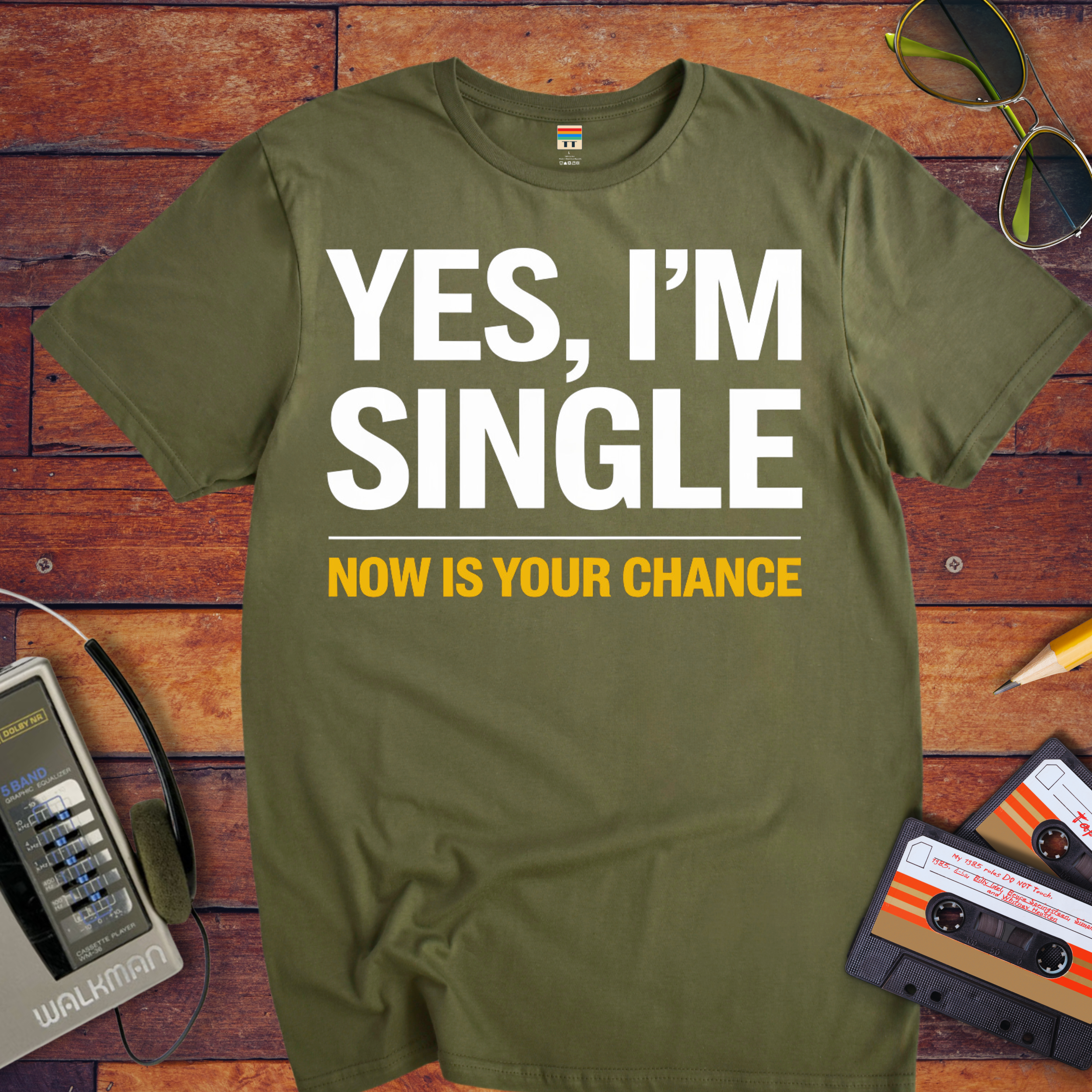 'Yes, I'm single' Funny T-Shirt
