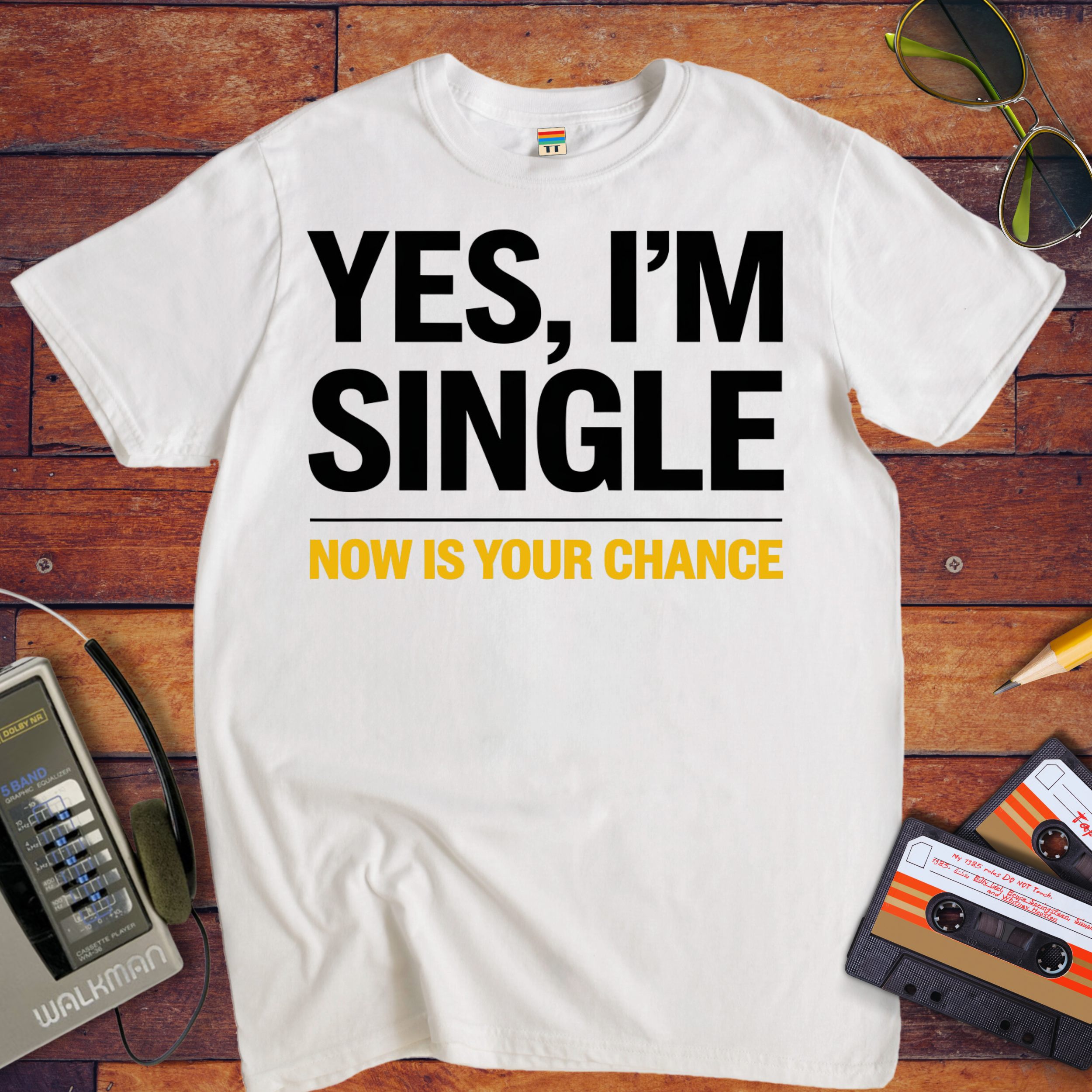 'Yes, I'm single' Funny T-Shirt
