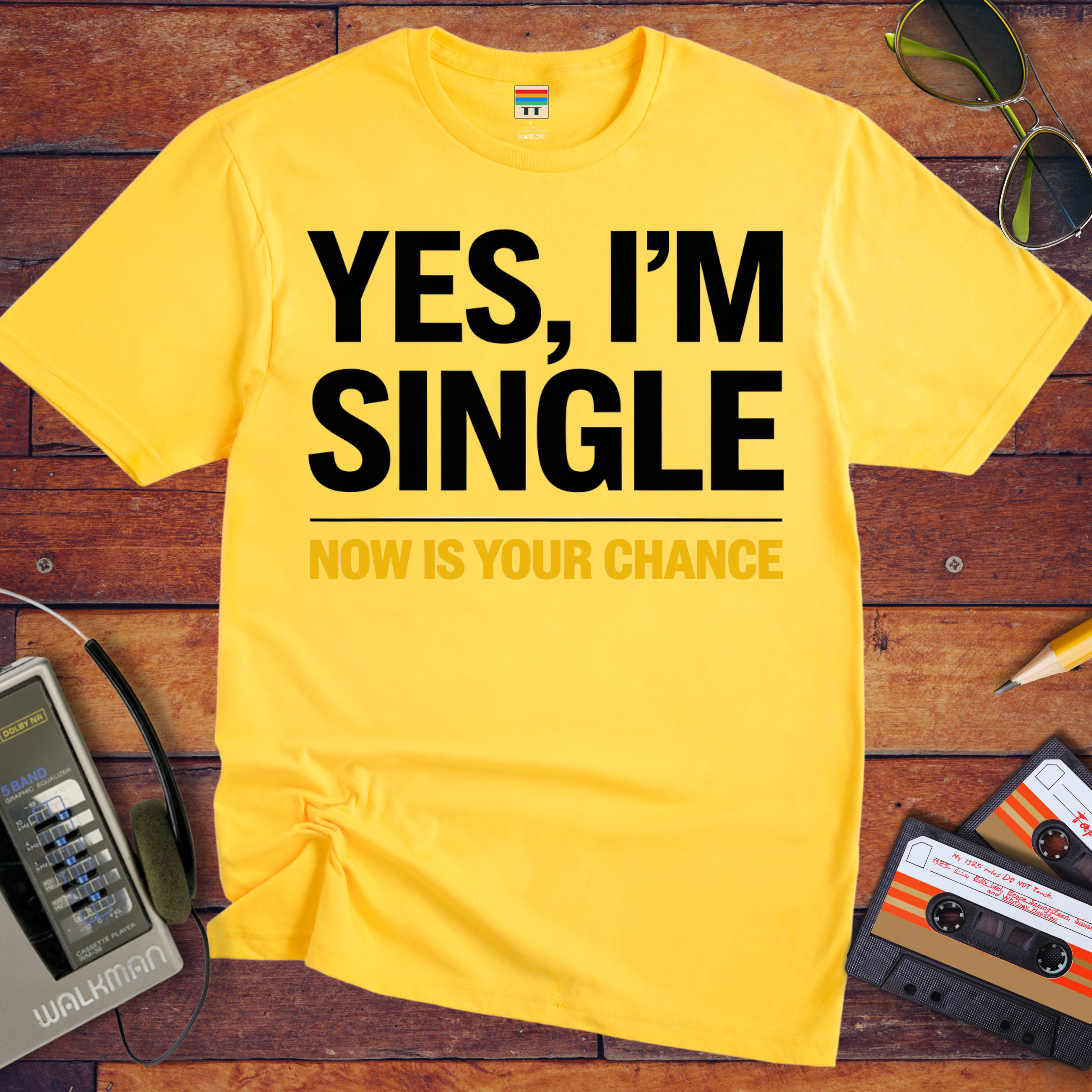 'Yes, I'm single' Funny T-Shirt