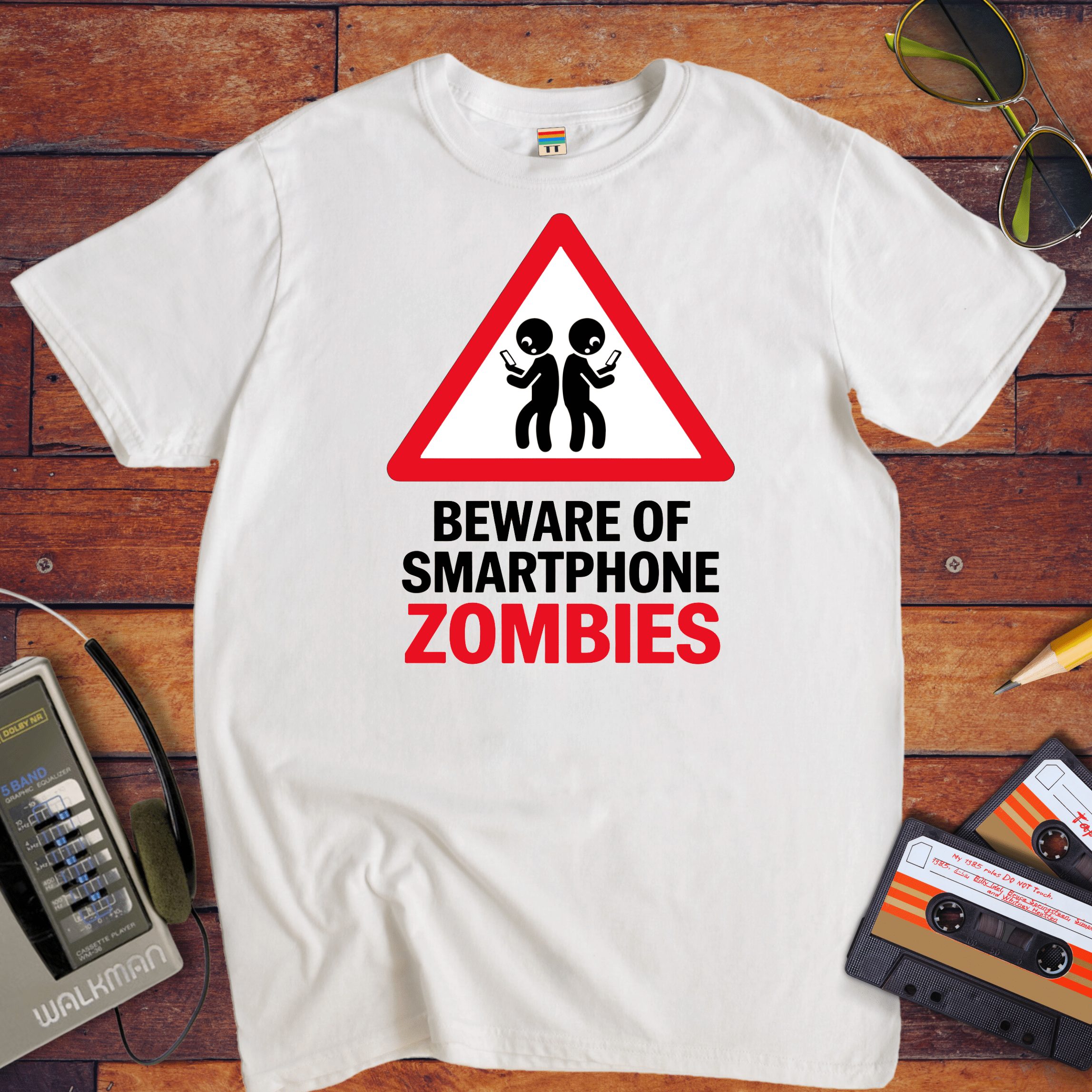 "Beware of smart phone zombies" T-Shirt