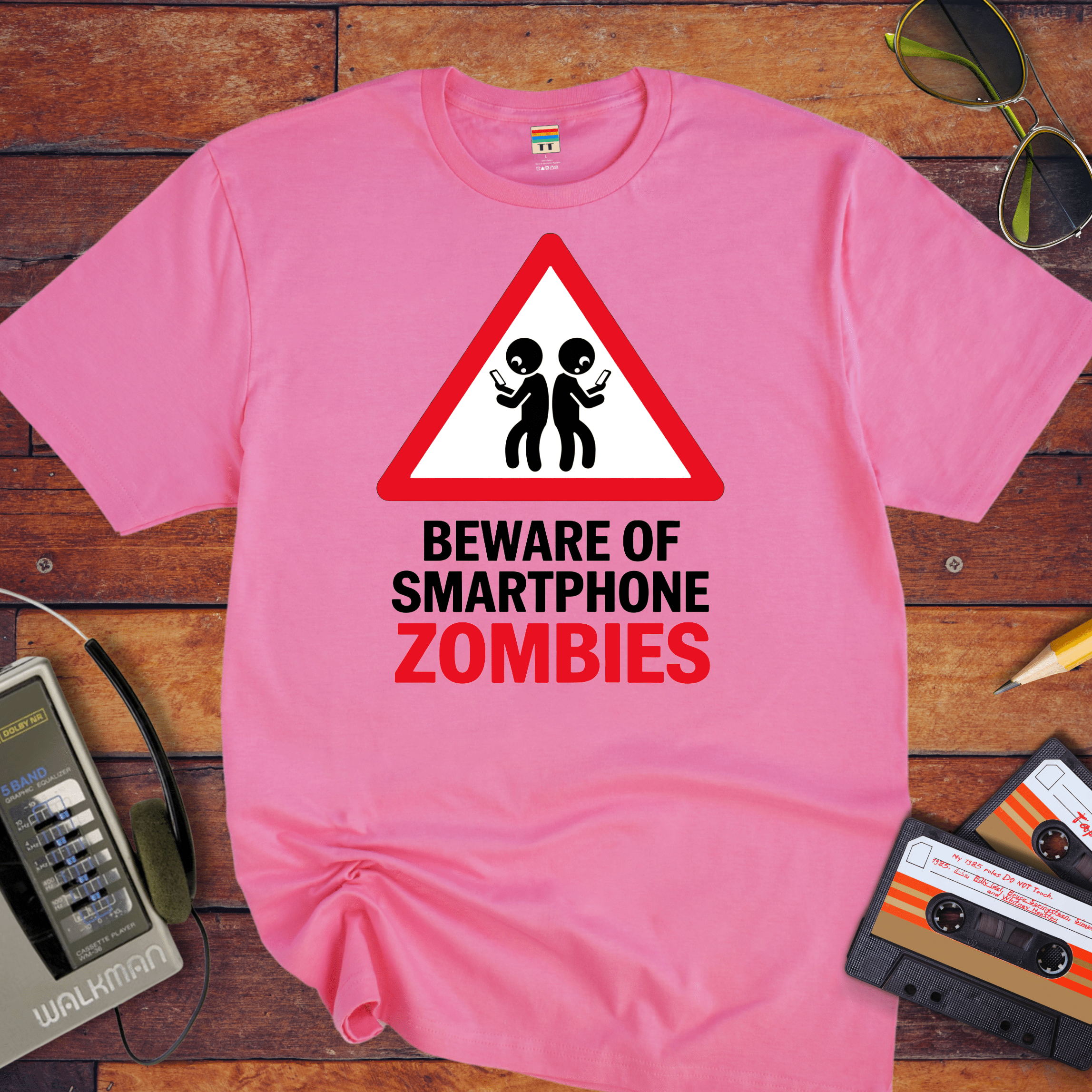 "Beware of smart phone zombies" T-Shirt