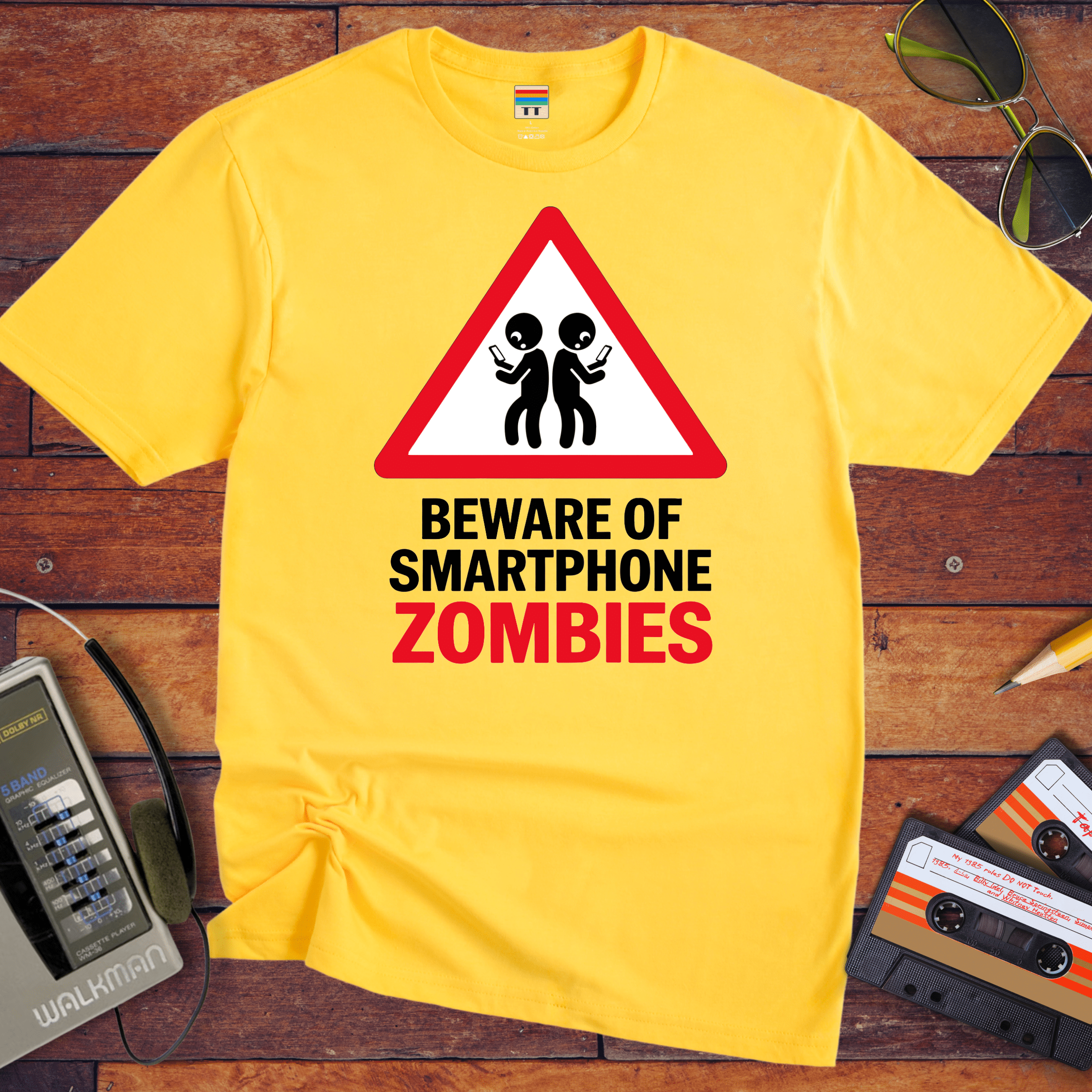 "Beware of smart phone zombies" T-Shirt
